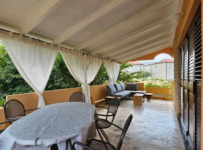 Holiday House Danka *